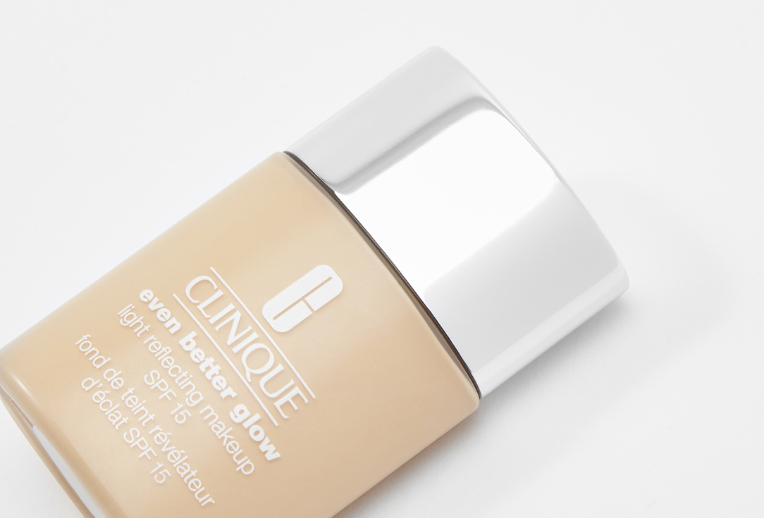 Clinique Lightweight Illuminating Fondation SPF15 Even Better Glow