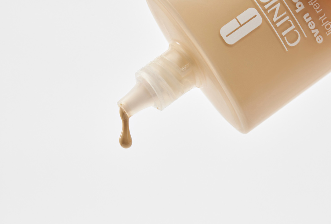 Clinique Lightweight Illuminating Fondation SPF15 Even Better Glow