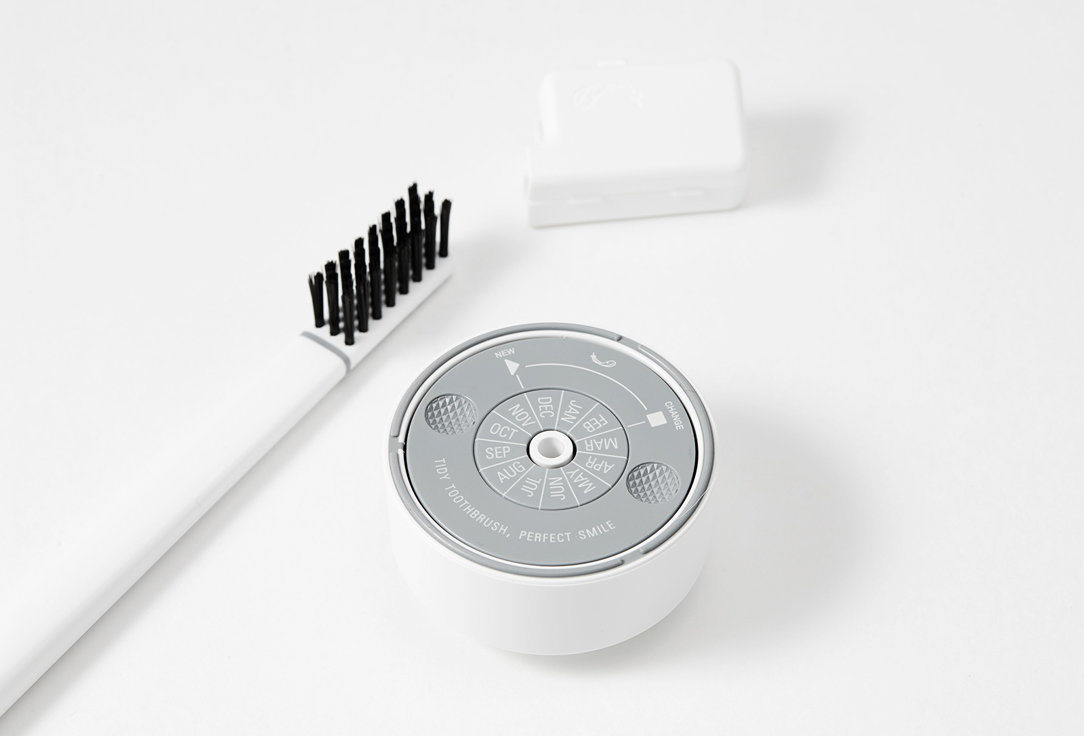 PIUMA Medium toothbrush with stand PURE WHITE 1 pcs PIUMA Medium toothbrush with stand PURE WHITE