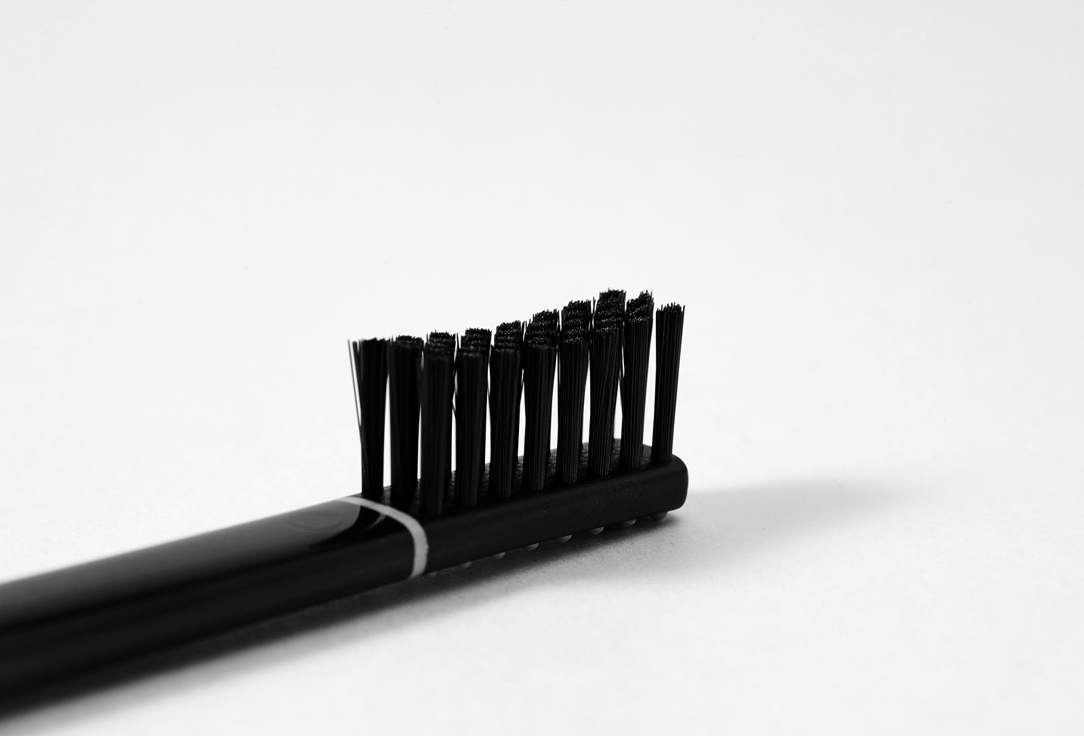 PIUMA Soft toothbrush with stand PERFECT BLACK 1 pcs PIUMA Soft toothbrush with stand PERFECT BLACK