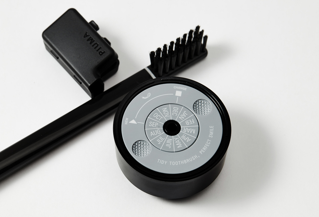 PIUMA Soft toothbrush with stand PERFECT BLACK 1 pcs PIUMA Soft toothbrush with stand PERFECT BLACK