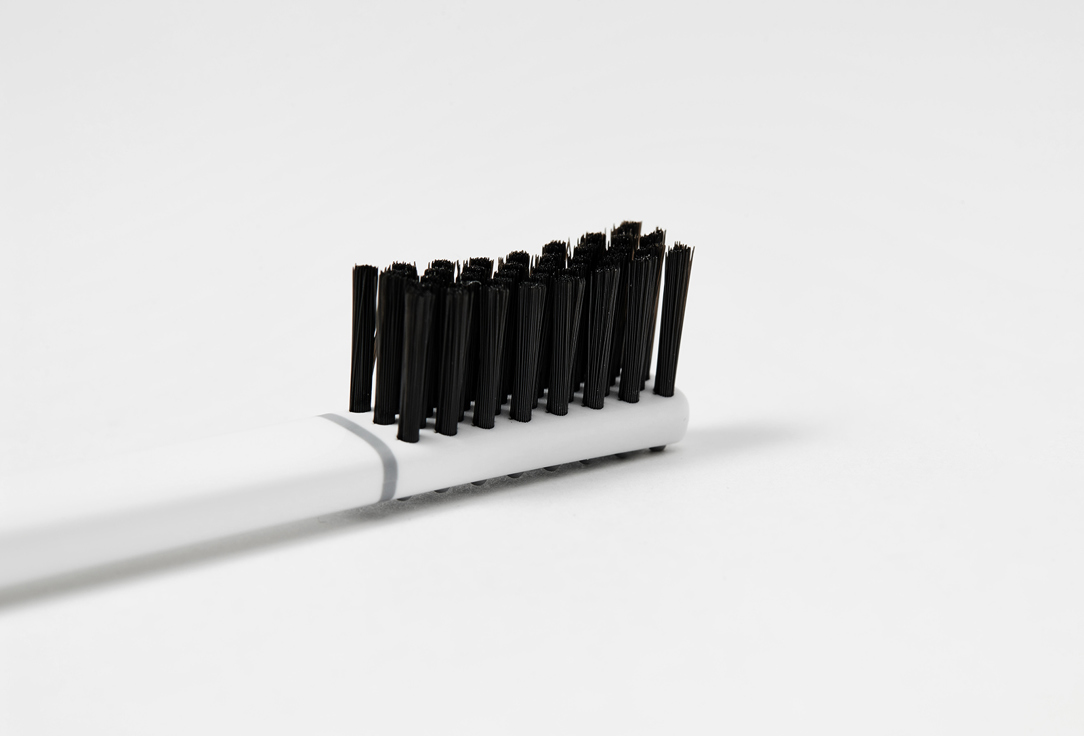 PIUMA Soft toothbrush with stand PURE WHITE 1 pcs PIUMA Soft toothbrush with stand PURE WHITE