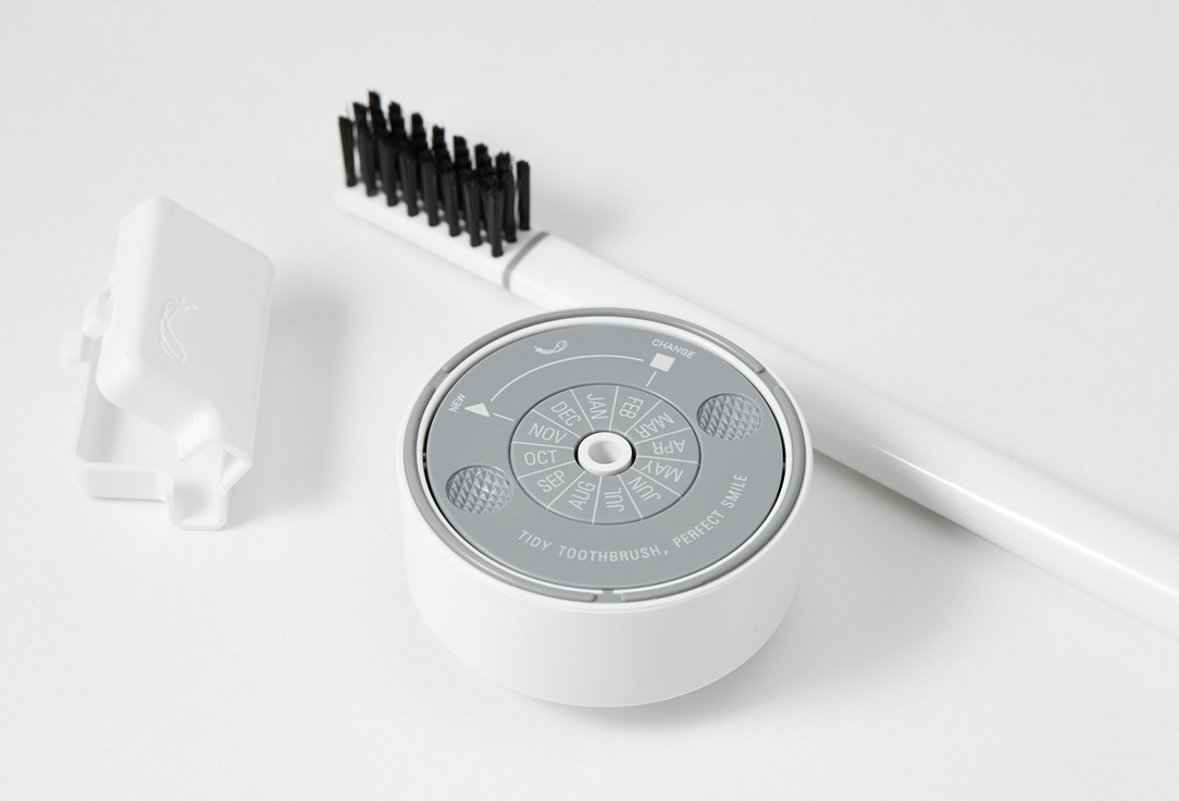 PIUMA Soft toothbrush with stand PURE WHITE 1 pcs PIUMA Soft toothbrush with stand PURE WHITE