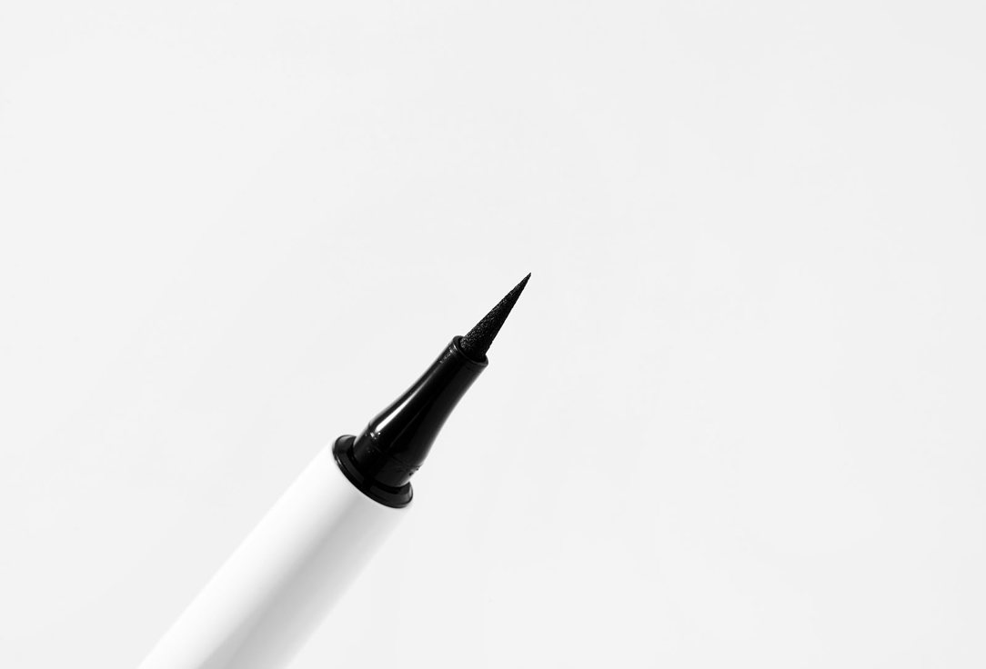 DARLING* Eyeliner Little Wing 01 1 ml DARLING* Eyeliner Little Wing