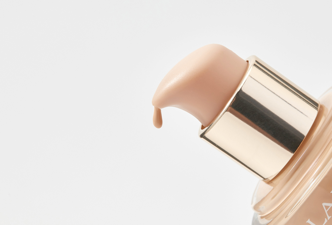 Clarins Легкий Матирующий тональный крем Skin Illusion Velvet