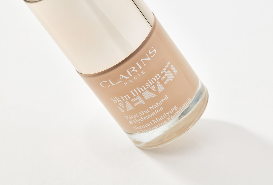 Clarins Легкий Матирующий тональный крем Skin Illusion Velvet