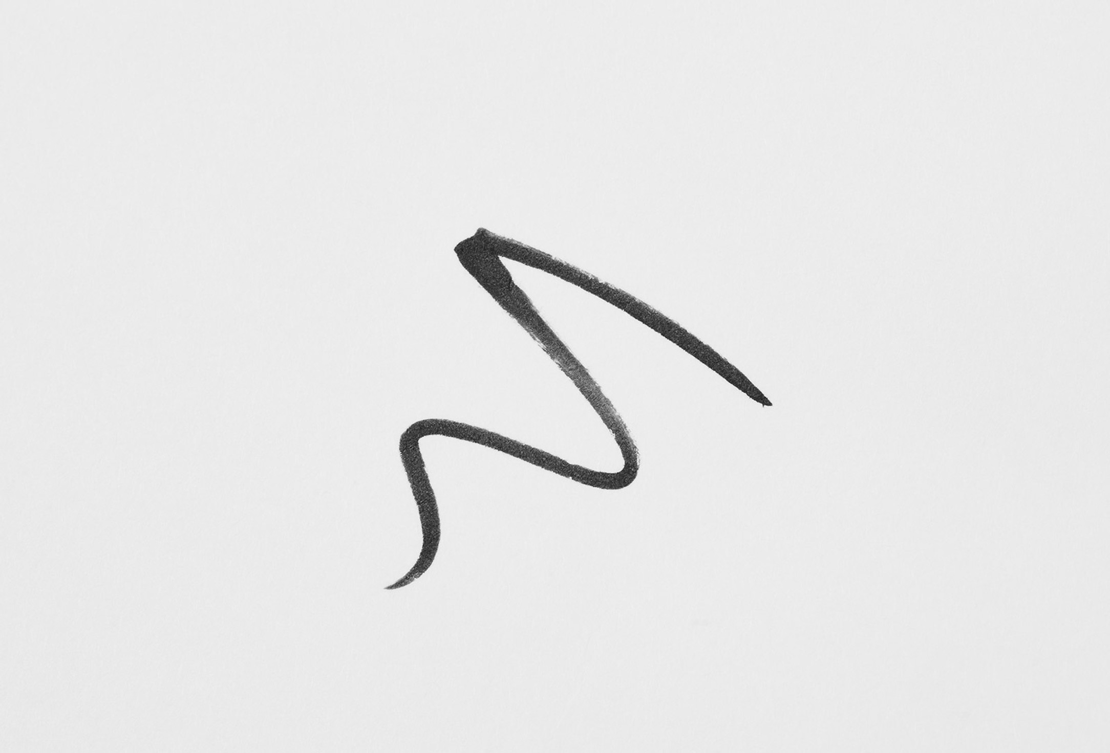 Kylie Cosmetics Matte Eyeliner Liquid eye pen 001, Black 0.3 ml Kylie Cosmetics Matte Eyeliner Liquid eye pen