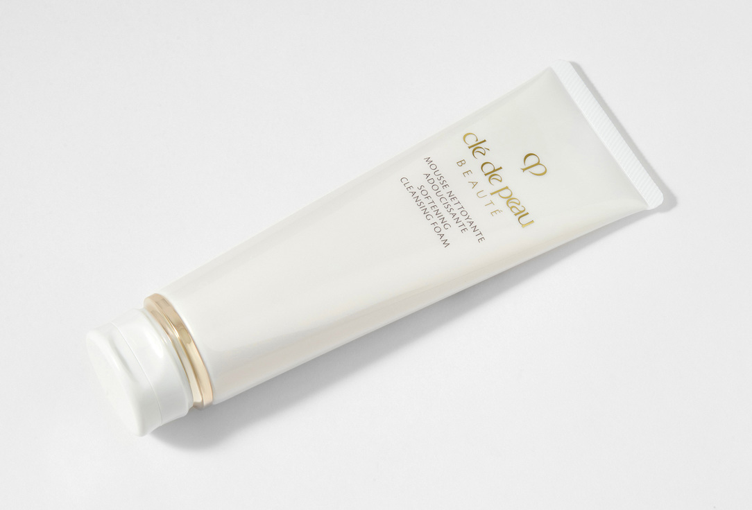 Clé de Peau Beauté Moisturizing cleansing face foam Softening Cleansing Foam