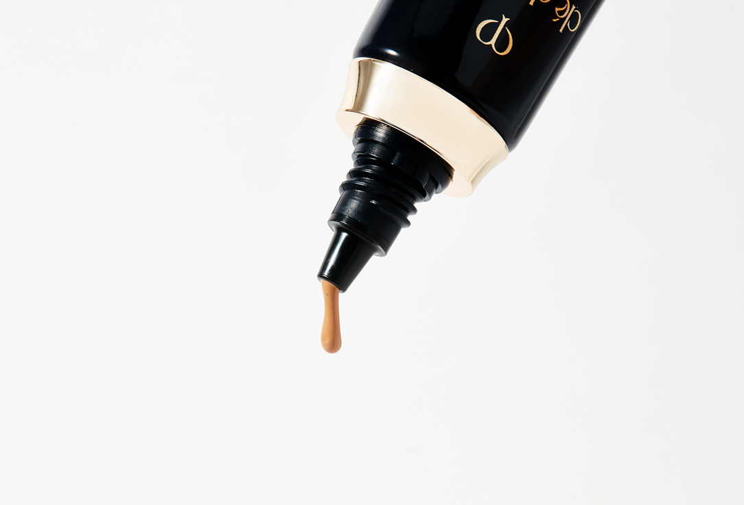 Clé de Peau Beauté Moisturizing cremy foundation SPF 25 Radiant Cream Foundation