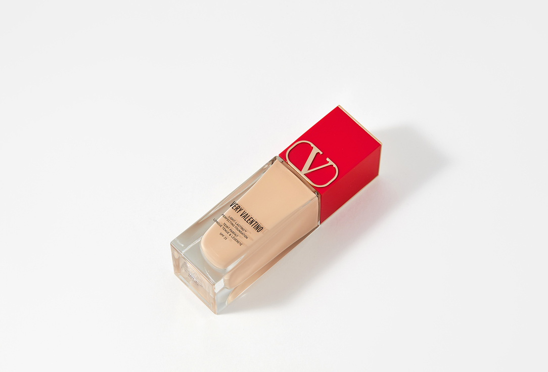 Valentino Semi-matte, long-lasting liquid foundation SPF 25 Very Valentino Medium rosa 2 (cool) 25 ml Valentino Semi-matte, long-lasting liquid foundation SPF 25 Very Valentino