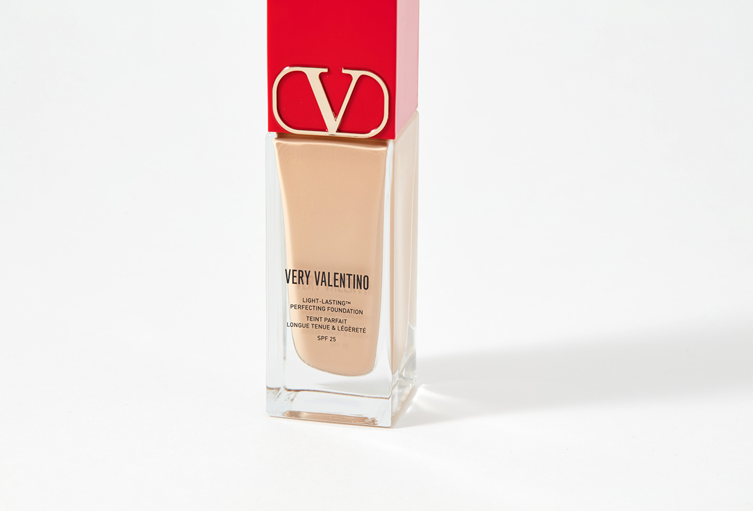 Valentino Semi-matte, long-lasting liquid foundation SPF 25 Very Valentino Medium rosa 2 (cool) 25 ml Valentino Semi-matte, long-lasting liquid foundation SPF 25 Very Valentino
