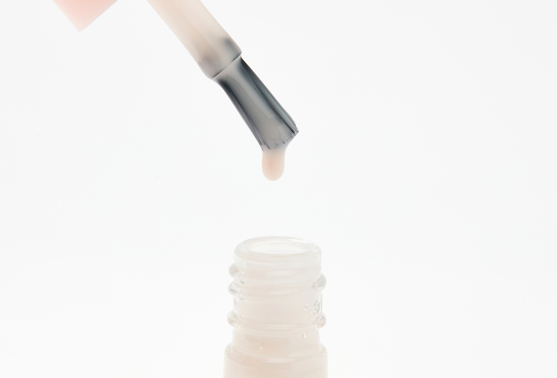 essence Glossy, fast-drying gel-effect nail polish Gel Nail Colour