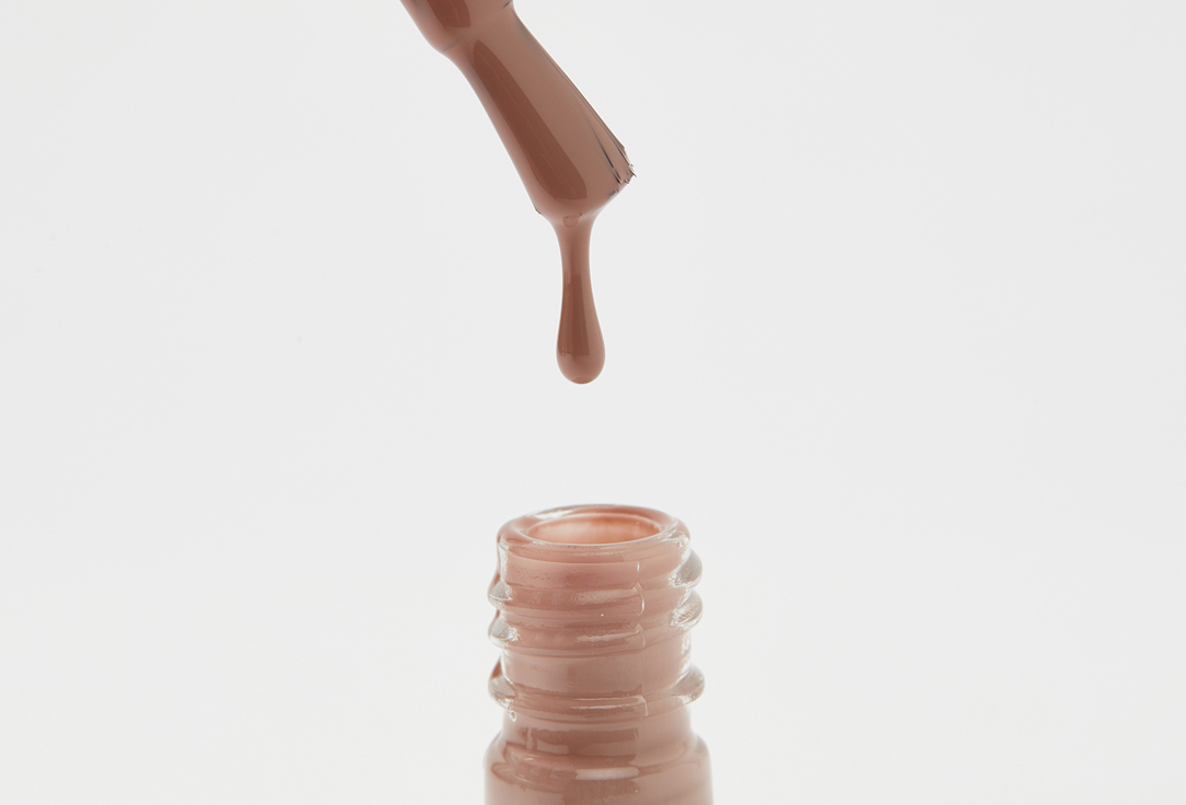 essence Glossy, fast-drying gel-effect nail polish Gel Nail Colour