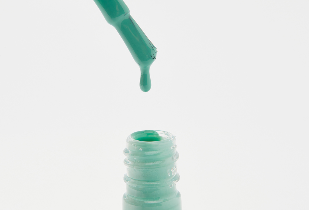 essence Glossy, fast-drying gel-effect nail polish Gel Nail Colour 40, Isn't she minty?! 8 ml essence Glossy, fast-drying gel-effect nail polish Gel Nail Colour