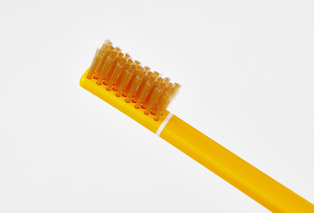 PIUMA Medium toothbrush with stand VITAMIN C