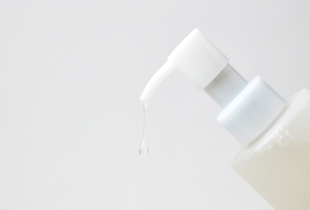DARLING* pH-balanced amino-gel face cleanser Balancing Act