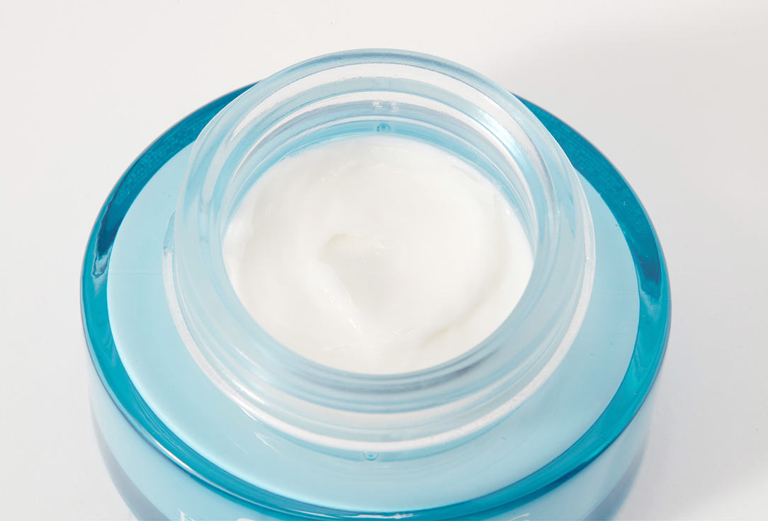 Clarins Rich, moisturizing day cream for very dry skin. Hydra-Essentiel Rich