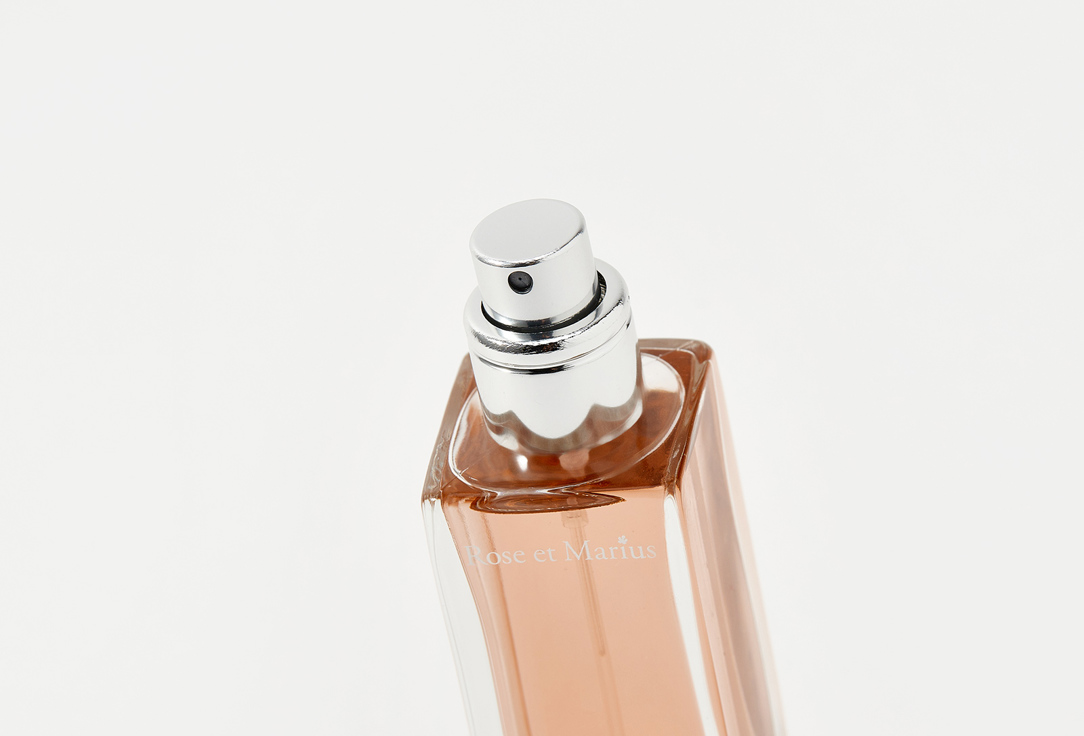 روز وماريوس ماء عطر أون فِن روزيه سُو لا توني
