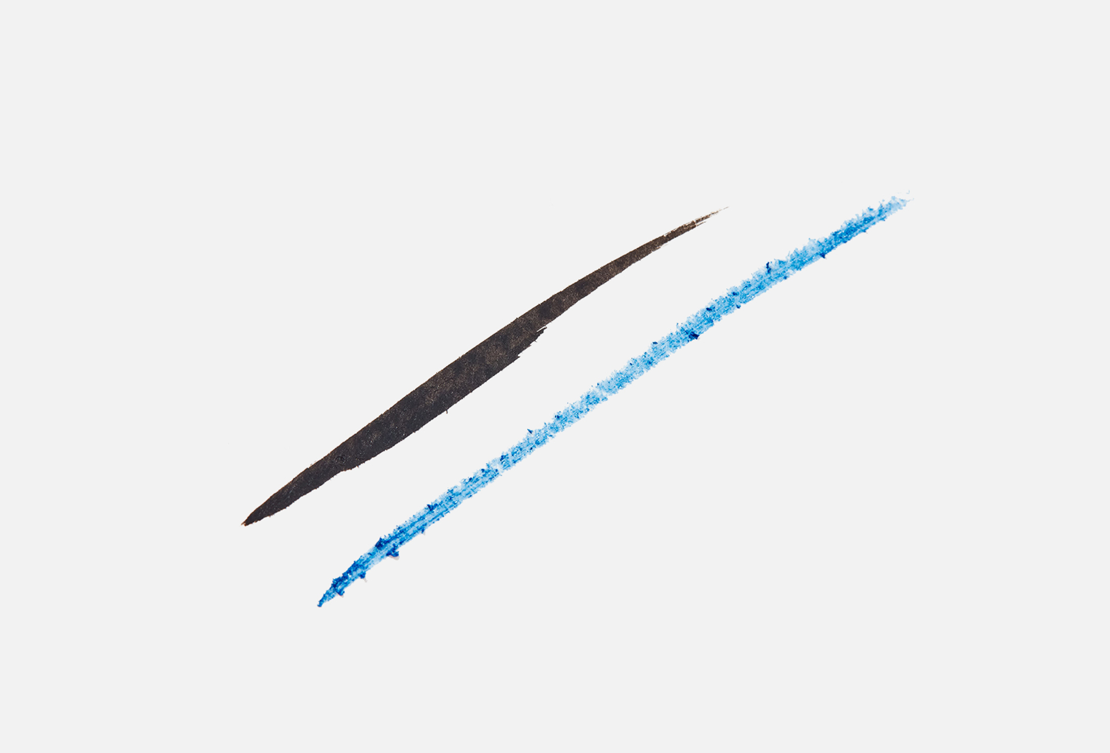B.COLOUR PROFESSIONAL Double-ended Shimmering Eye Pencil & Liner Capsule 02, Blue sapphire 0.36 g B.COLOUR PROFESSIONAL Double-ended Shimmering Eye Pencil & Liner Capsule