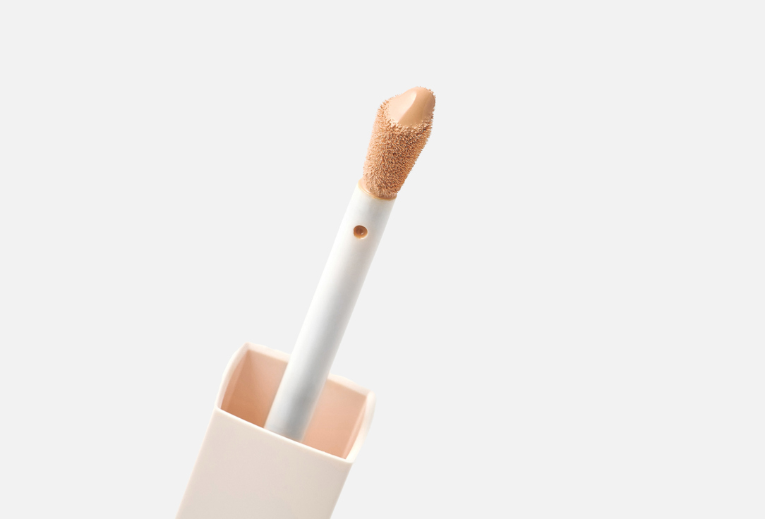 Lancome Hydrating Liquid Concealer Teint Idole Ultra Wear Care & Glow Serum Concealer 120N 13 ml Lancome Hydrating Liquid Concealer Teint Idole Ultra Wear Care & Glow Serum Concealer