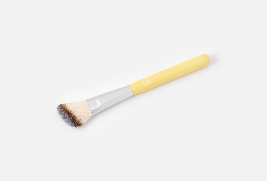 3INA Angle Blush Brush The Angle Blush Brush