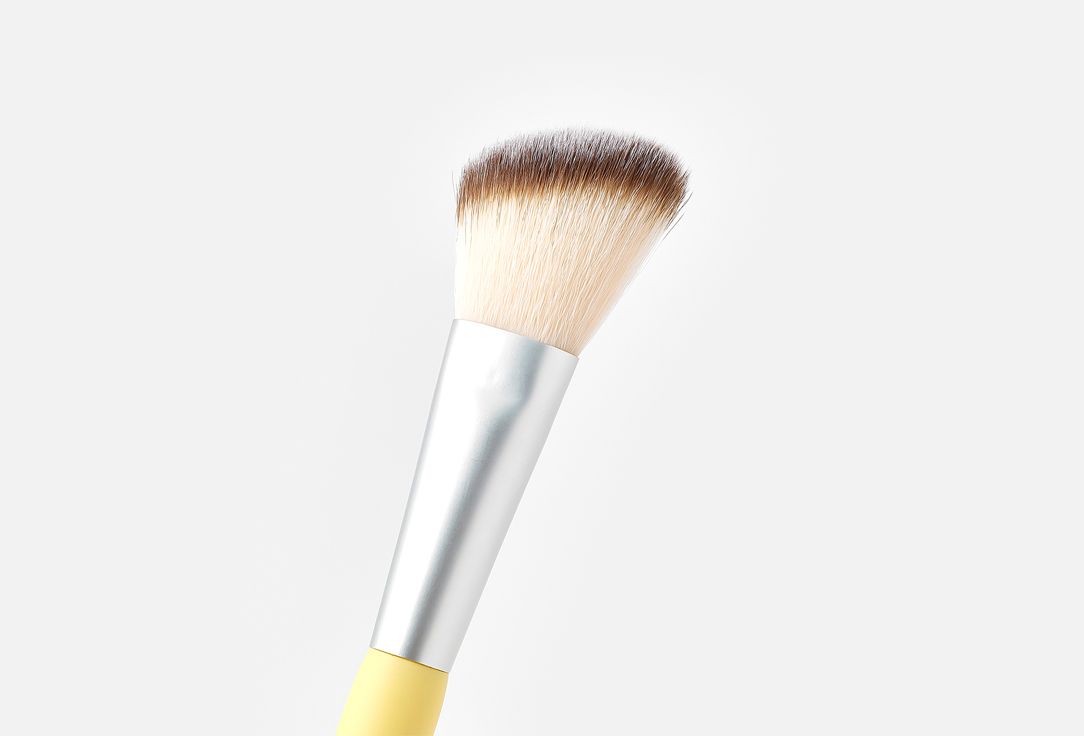 3INA Angle Blush Brush The Angle Blush Brush