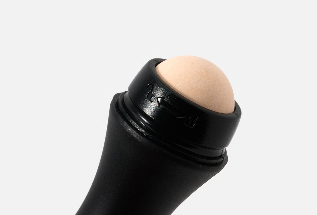 Revlon Oil-absorbing roller for oily skin Volcanic Roller 1 pcs Revlon Oil-absorbing roller for oily skin Volcanic Roller