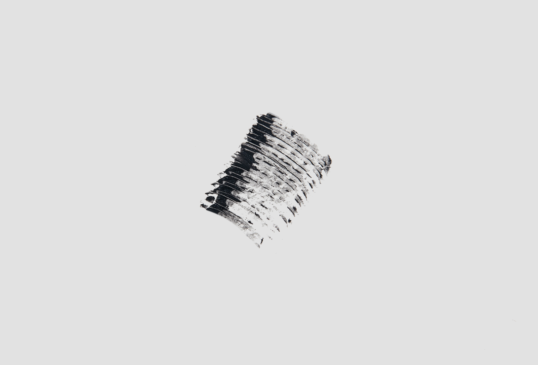 essence Dramatic false lash effect mascara call me Queen Black 11.5 ml essence Dramatic false lash effect mascara call me Queen