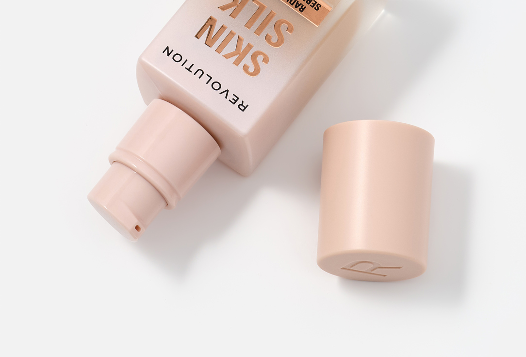 MakeUp Revolution Brightening Foundation Skin Silk Serum Foundation F8.2N 23 ml MakeUp Revolution Brightening Foundation Skin Silk Serum Foundation