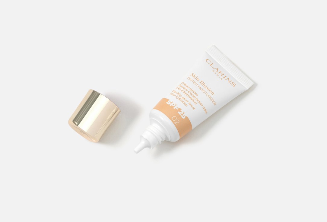 Clarins Moisturizing & Glowing Creamy Foundation SPF 25 Skin Illusion Tinted Moisturizer