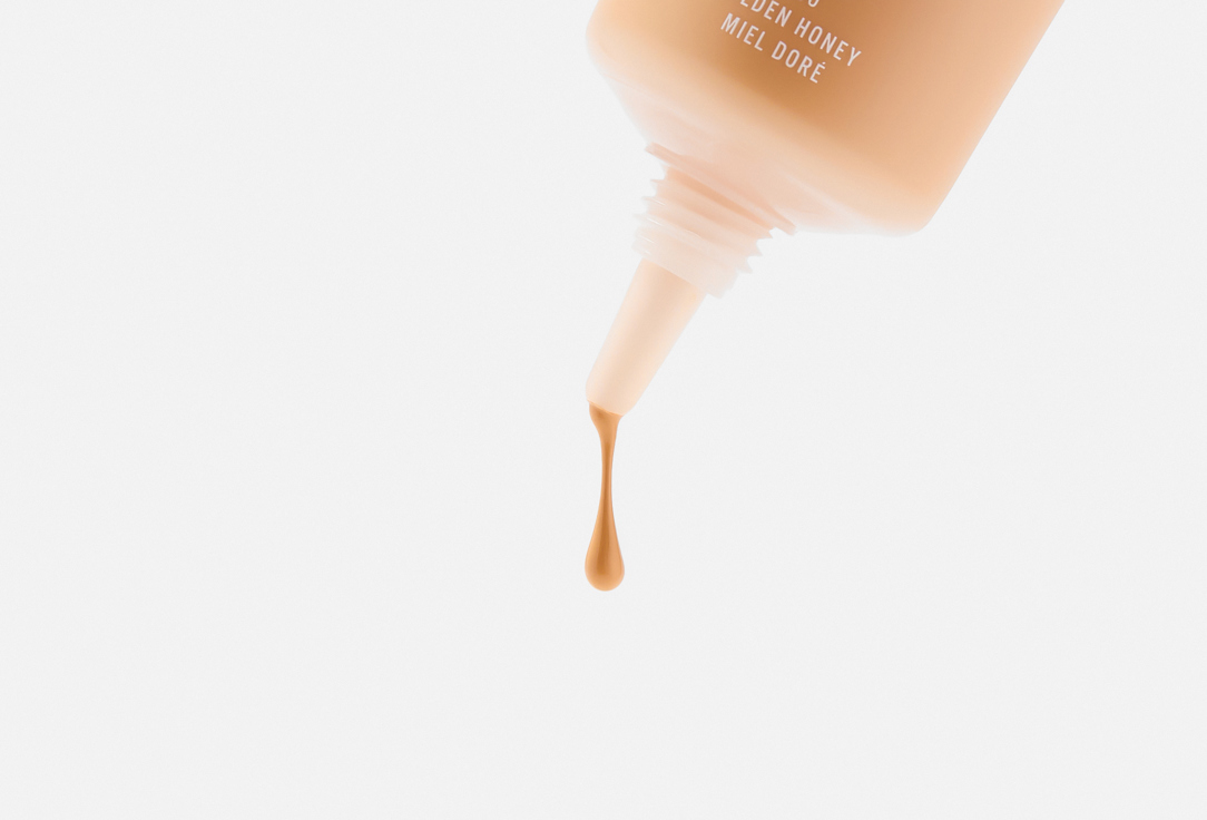 Rimmel Soothing Foundation Kind & Free Blur It Out