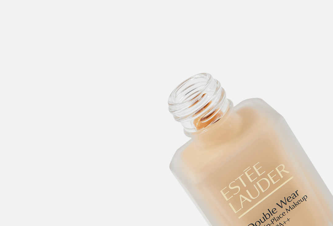 Estée Lauder liquid matte foundation SPF 10 Double Wear Stay in Place