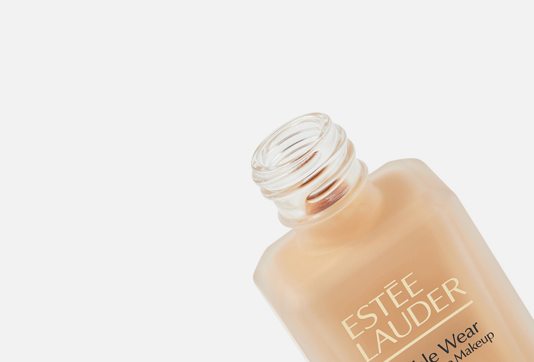 Estée Lauder liquid matte foundation SPF 21 Double Wear Stay in Place