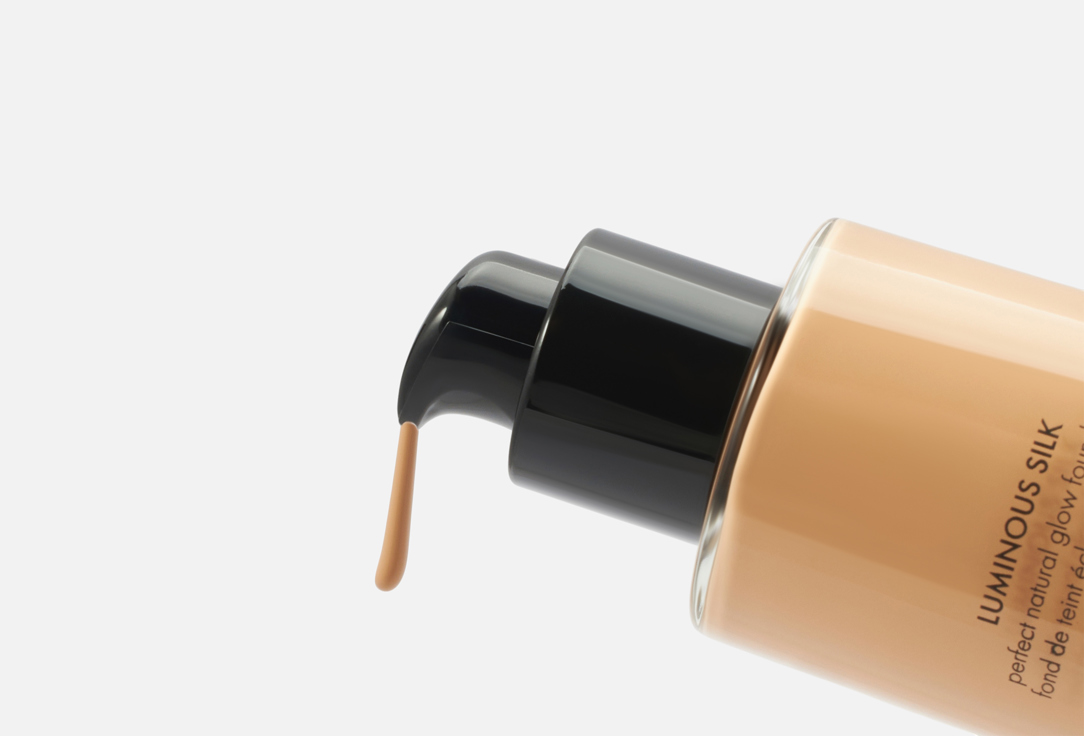 Armani Liquid foundation Luminous Silk 4.5, Light, Neutral peach 30 ml Armani Liquid foundation Luminous Silk