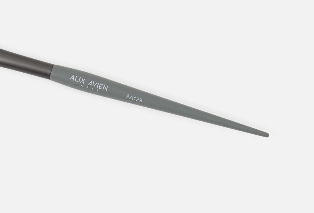 ALIX AVIEN Makeup Brush Fan Brush