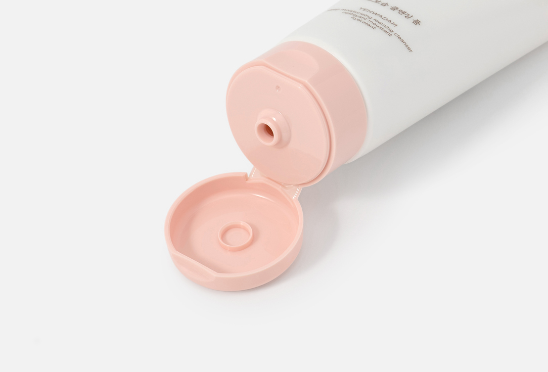 THE FACE SHOP Nourishing Face Cleansing Foam Deep moisturizing foaming cleanser
