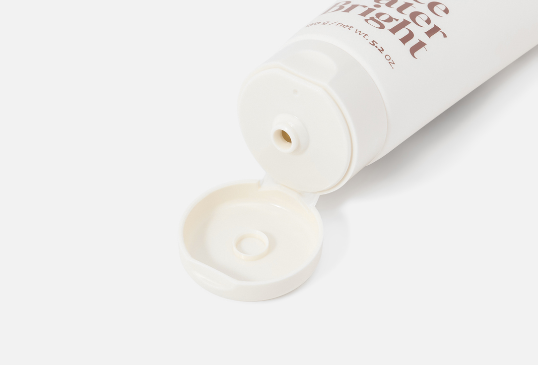 THE FACE SHOP Exfoliating Face Foam Cleanser rice water bright
