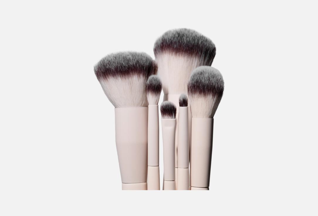Inglot Набор кистей для макияжа в чехле Silver Case