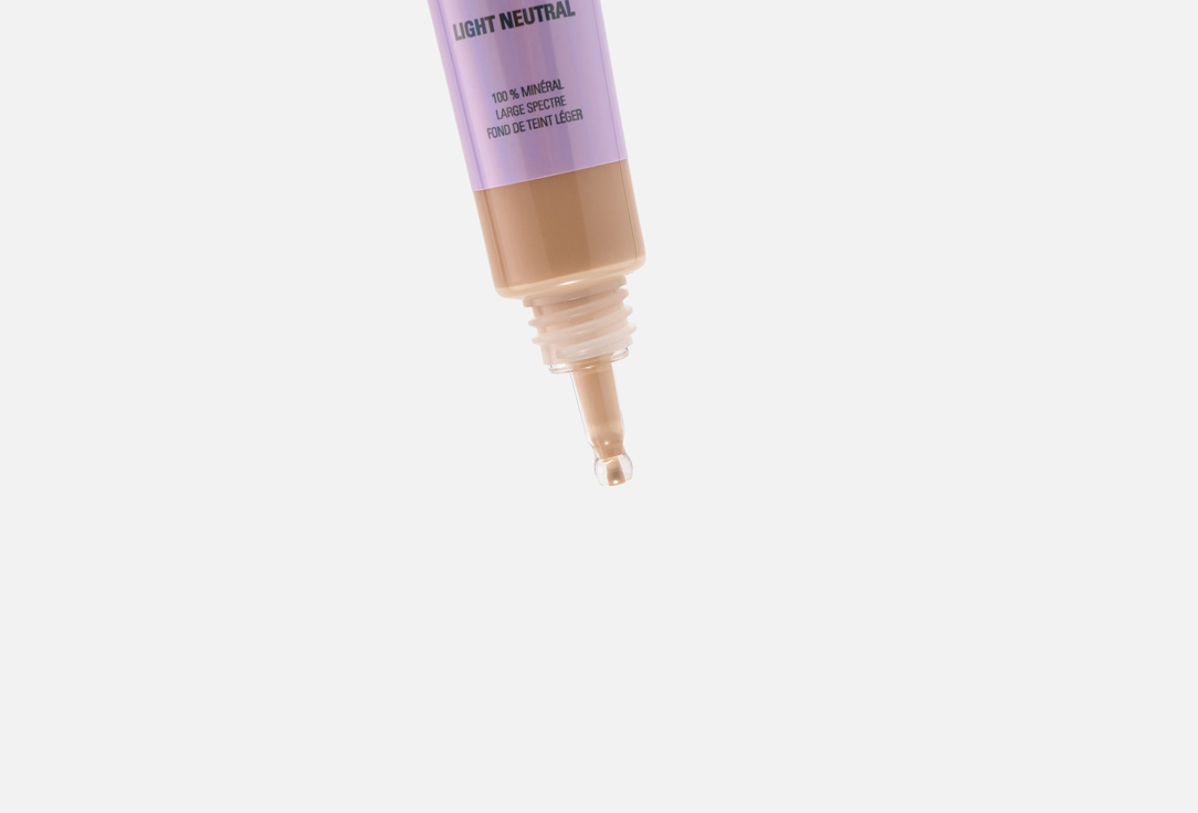 MakeUp Revolution Lightweight foundation SPF 30 Superdewy Skin Tint