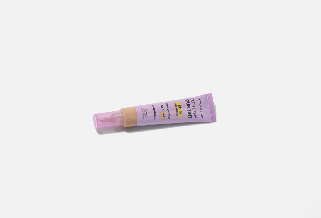 MakeUp Revolution Lightweight foundation SPF 30 Superdewy Skin Tint