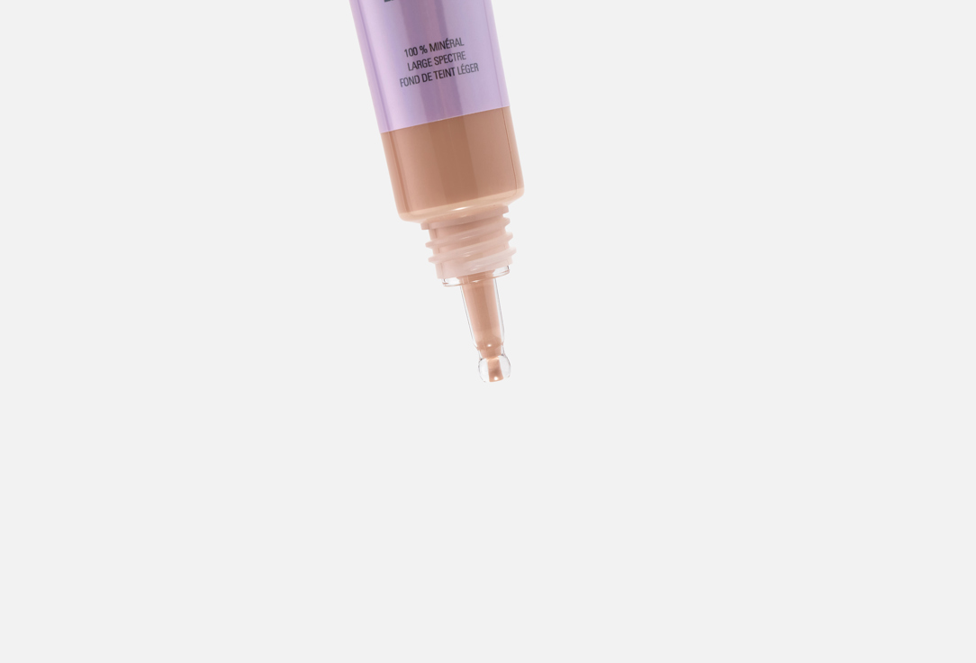 MakeUp Revolution Lightweight foundation SPF 30 Superdewy Skin Tint