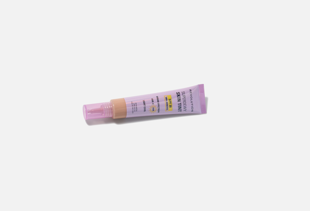 MakeUp Revolution Lightweight foundation SPF 30 Superdewy Skin Tint