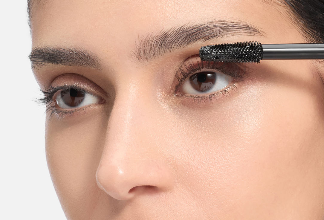 Character Volumizing waterproof mascara High Rise