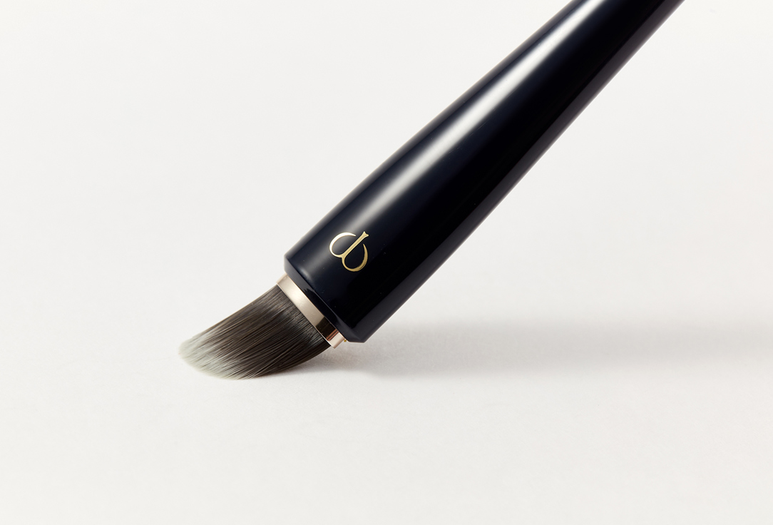 Clé de Peau Beauté Makeup brush Concealer brush