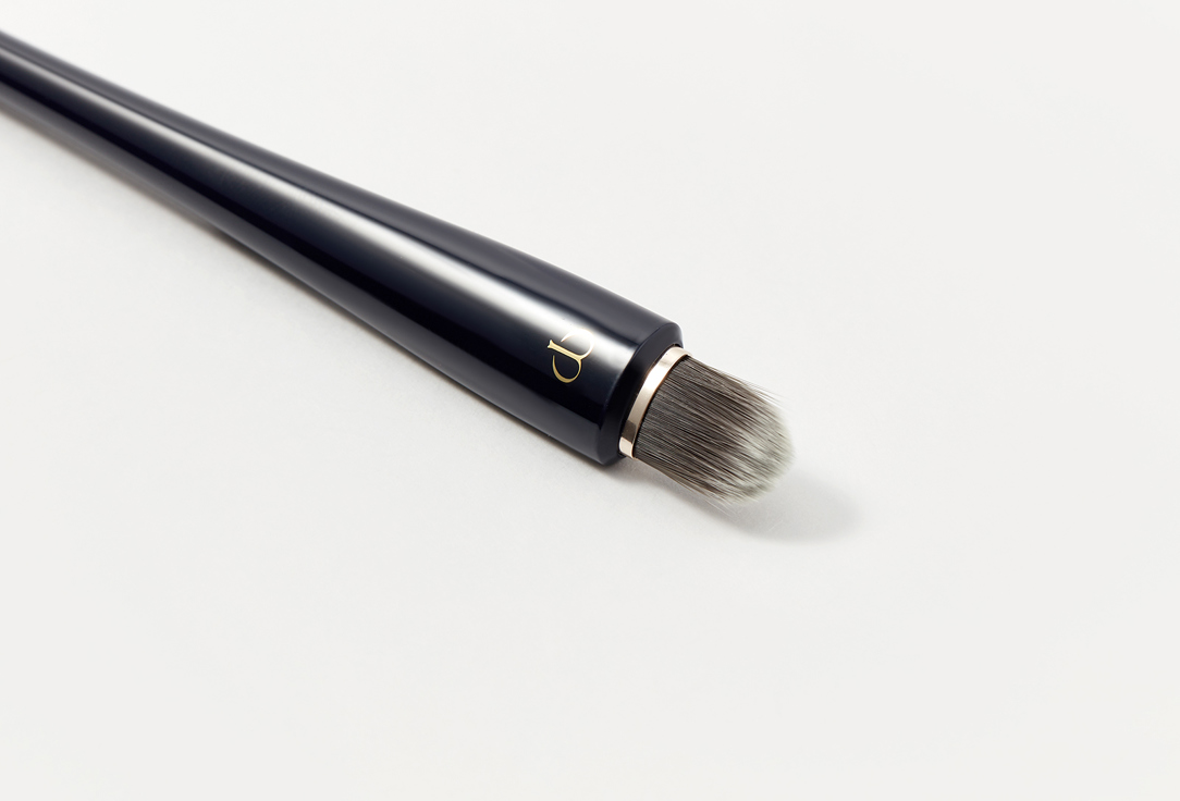 Clé de Peau Beauté Makeup brush Concealer brush
