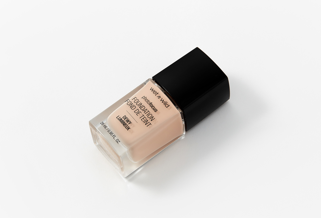 Wet n Wild brightening Foundation Photo Focus Dewy