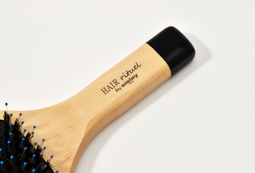 Hair Rituel by Sisley Detangling hair brush The Brush 1 pcs Hair Rituel by Sisley Detangling hair brush The Brush