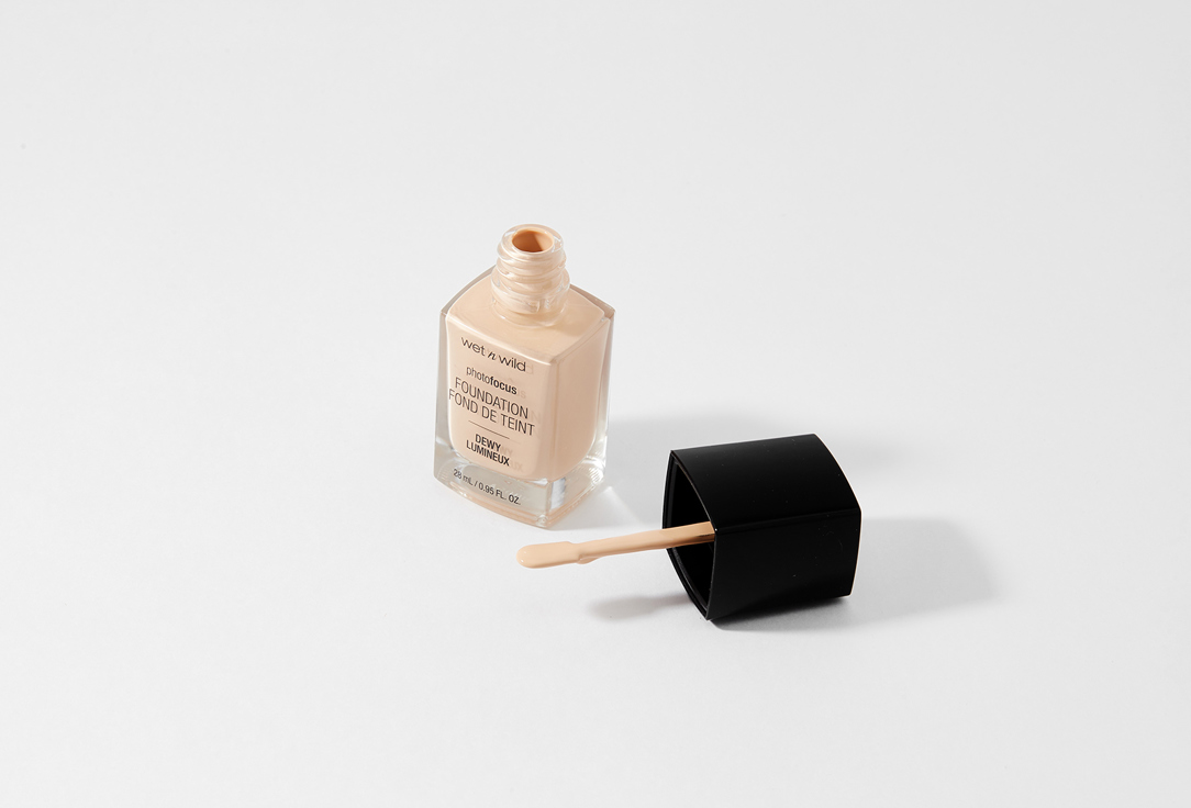 Wet n Wild brightening Foundation Photo Focus Dewy
