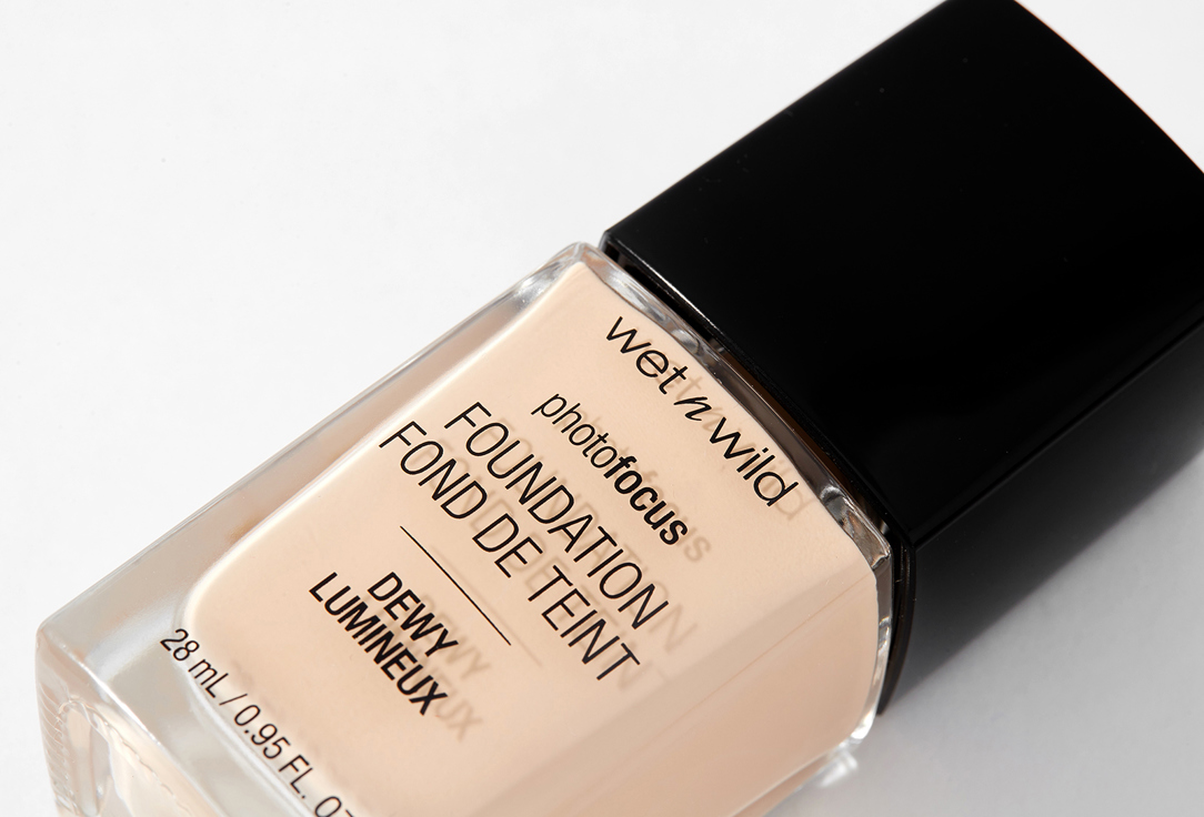 Wet n Wild brightening Foundation Photo Focus Dewy