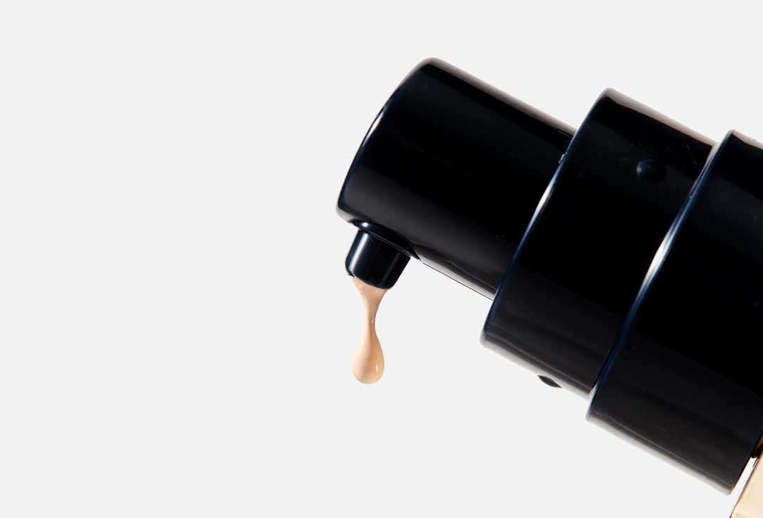 Clé de Peau Beauté Liquid foundation SPF 25 Radiant Fluid Foundation Natural